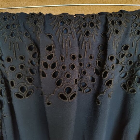 GIBSON + LATIMER Off The Shoulder Eyelet Lace Flutter Sleeve Navy Blouse M - Picture 4 of 14